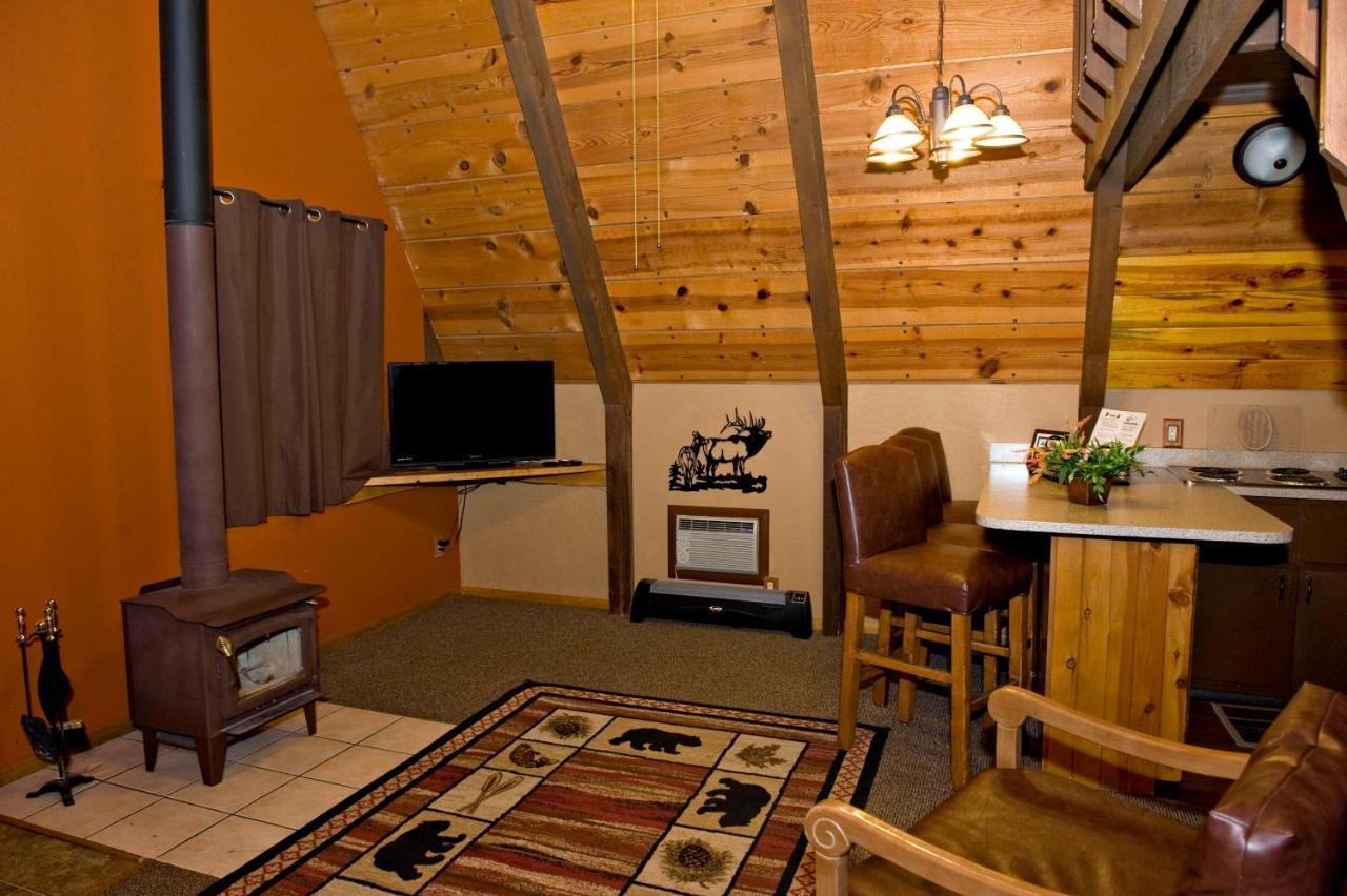 Cabins On Strawberry Hill Hotel *