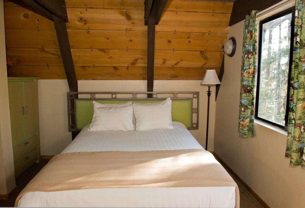 Hotel Cabins On Strawberry Hill *