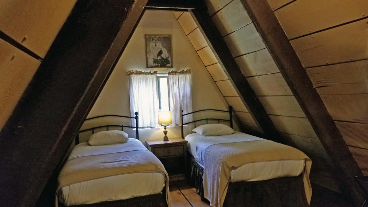 Hotel Cabins On Strawberry Hill