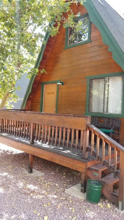 Hotel Cabins On Strawberry Hill Pine