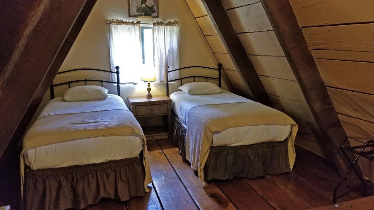 Cabins On Strawberry Hill Pine