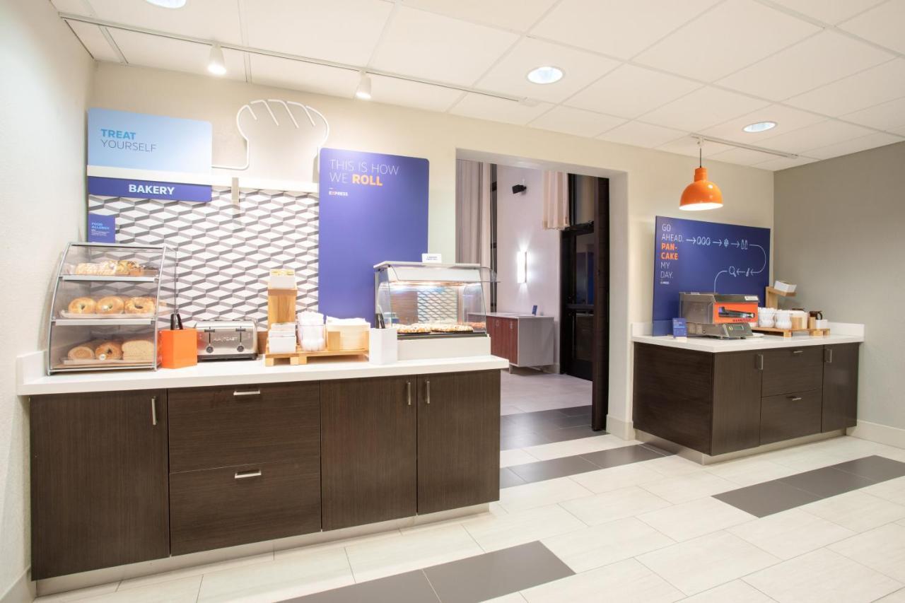 Hotel Express & Phoenix Dist By Ihg