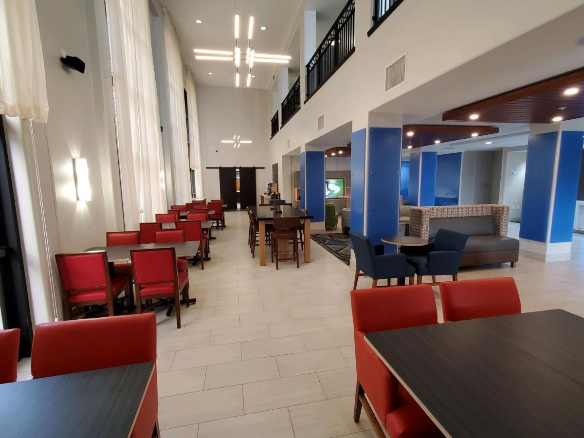 Hotel Express & Phoenix Dist By Ihg Glendale