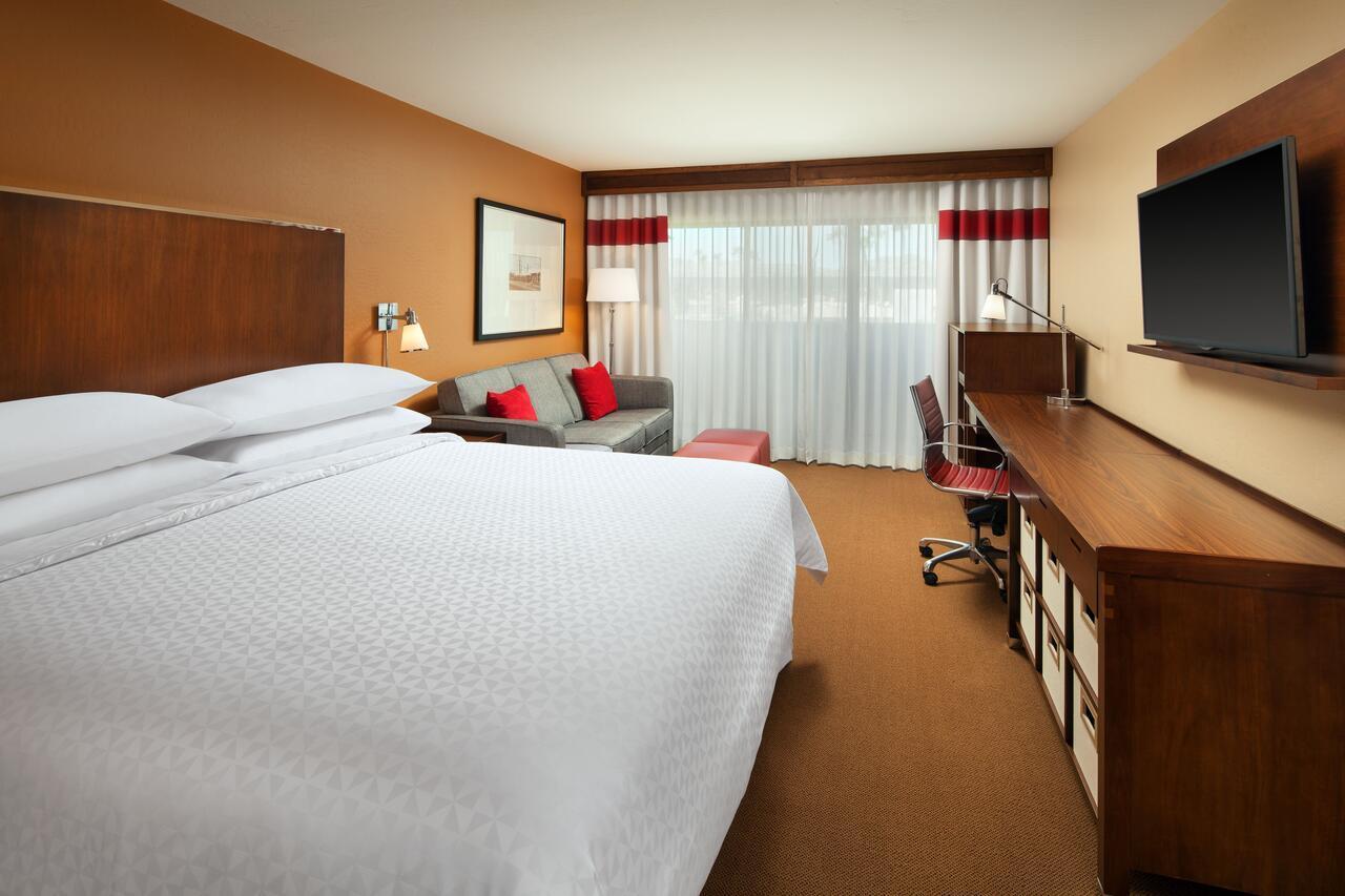Four Points By Sheraton South Mountain