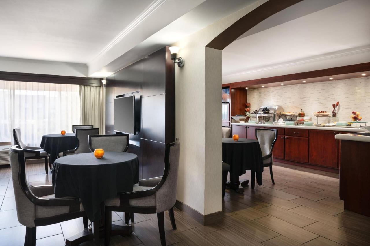 Wyndham Phoenix Airport - 3*
