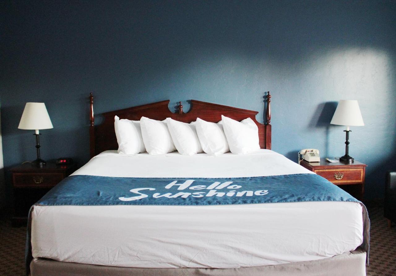 Hotel Days By Wyndham Show 2*