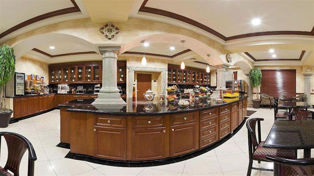 Express & Mall By Ihg Hotel