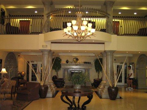 Express & Mall By Ihg Hotel 3*