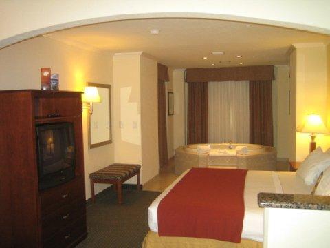 Express & Mall By Ihg Hotel