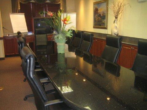 Express & Mall By Ihg Hotel