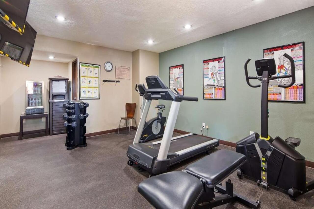 Hotel Western Innsuites Foothills &
