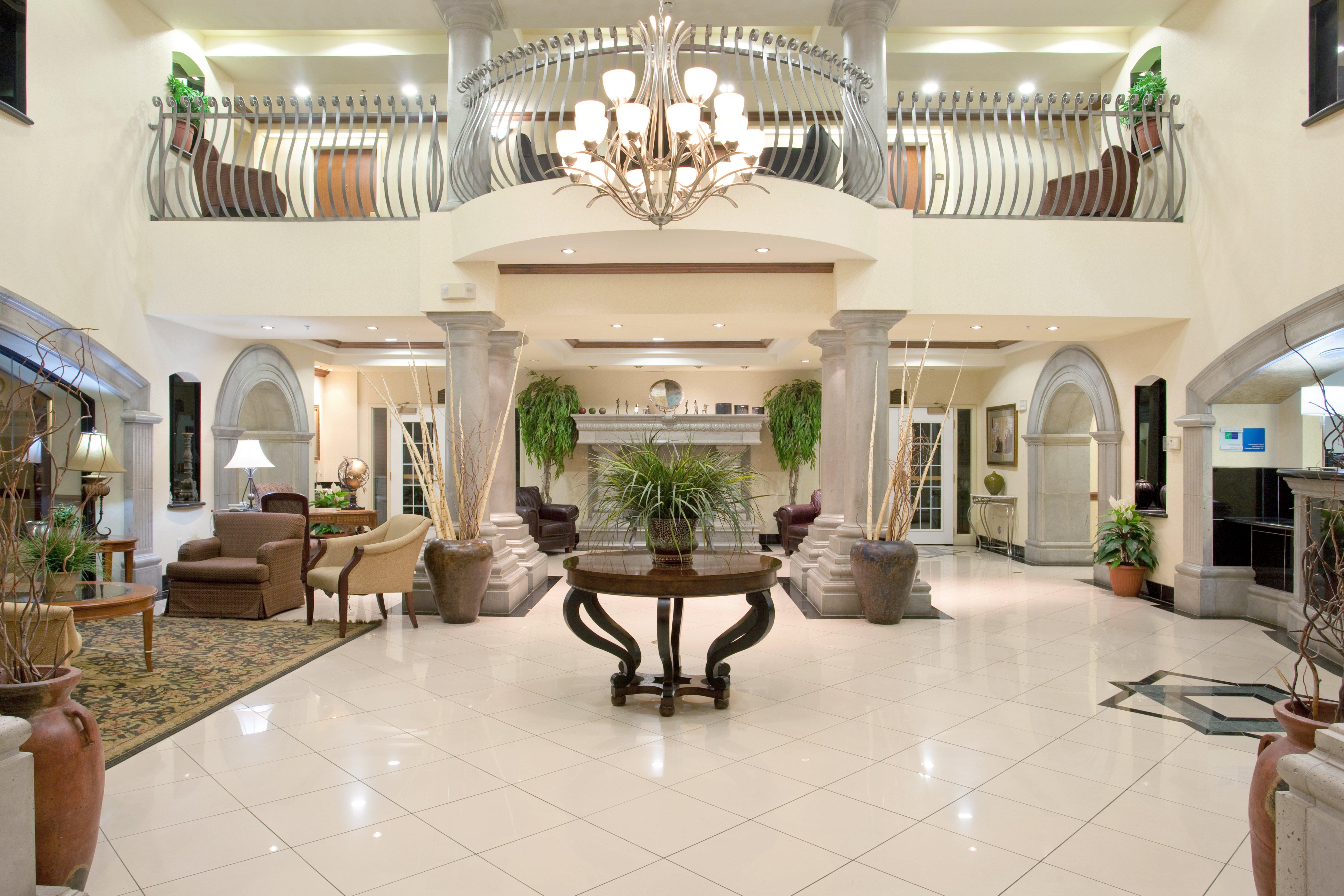 Express & Mall By Ihg Hotel Tucson