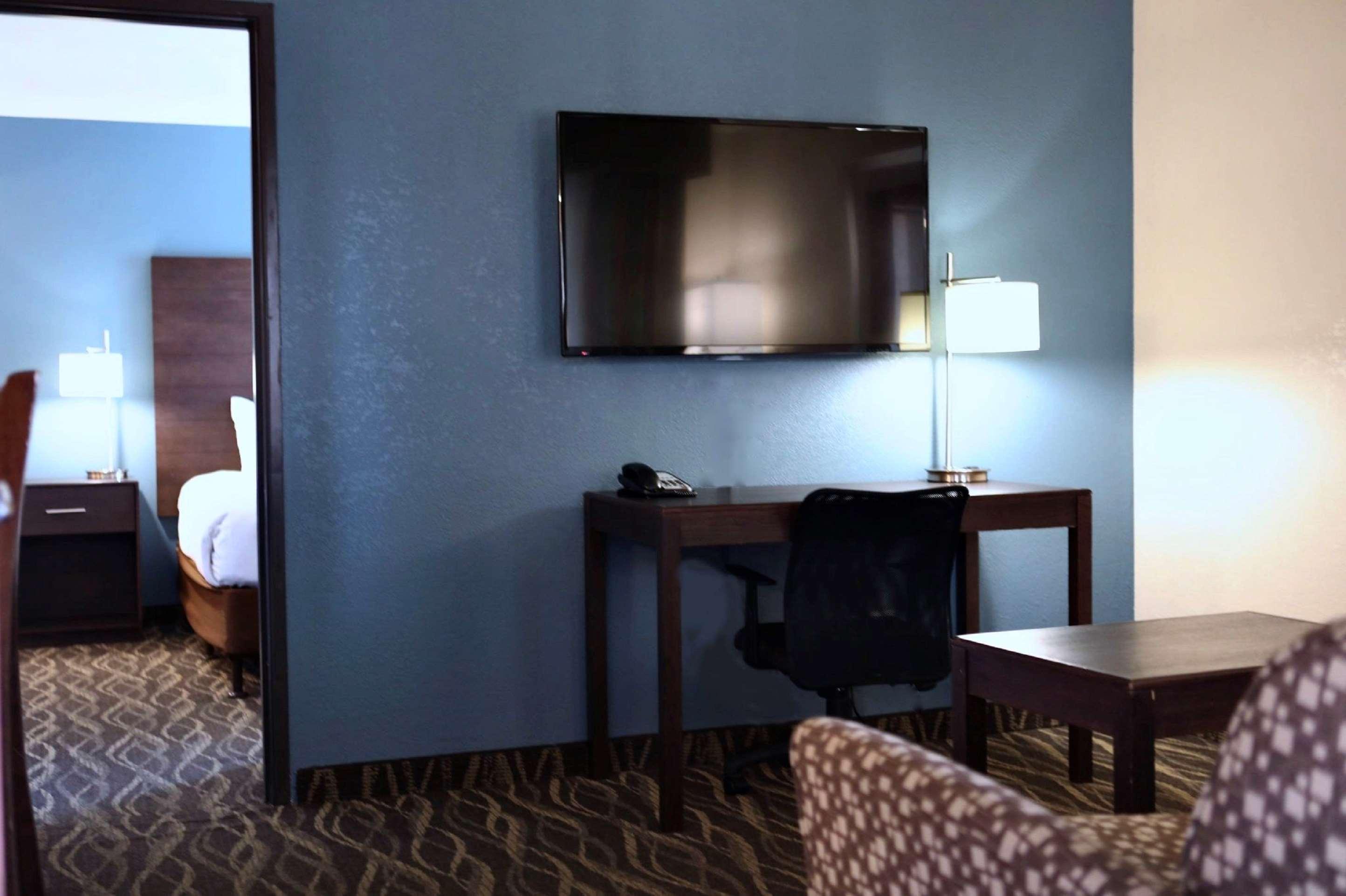 Hotel Western Innsuites Foothills & 3*