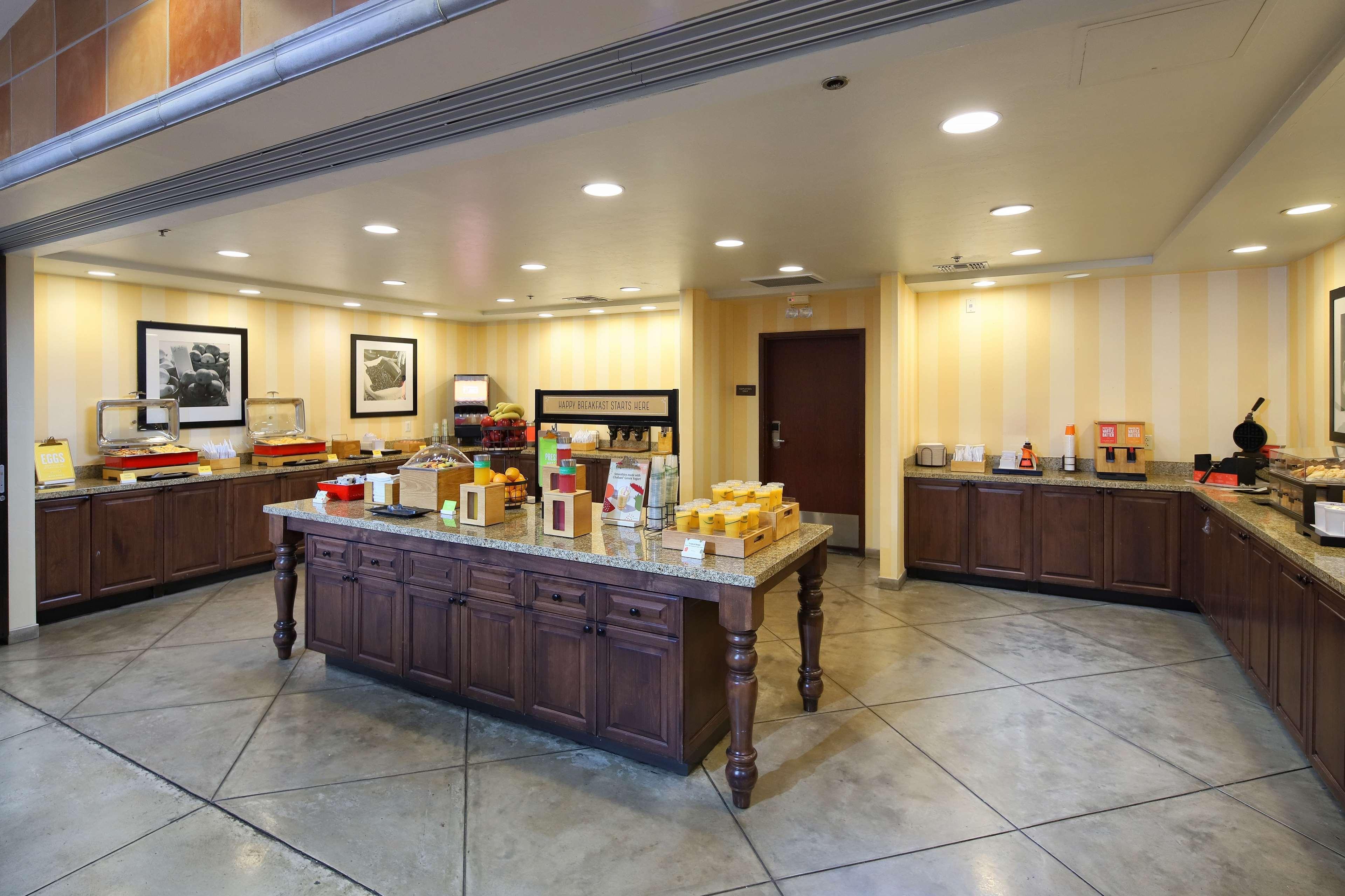 Hampton & Mall Hotel 3*