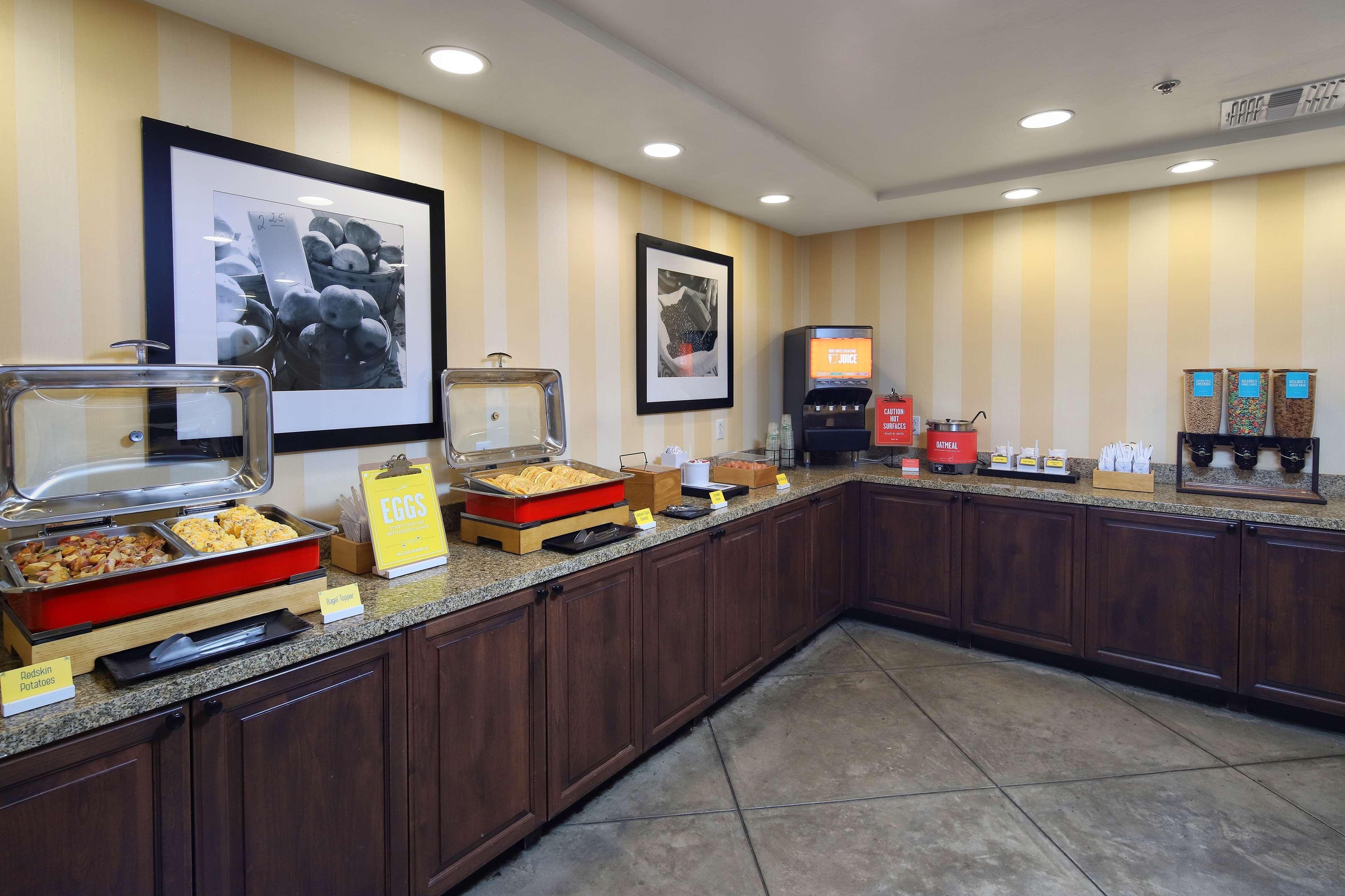 Hampton & Mall Hotel