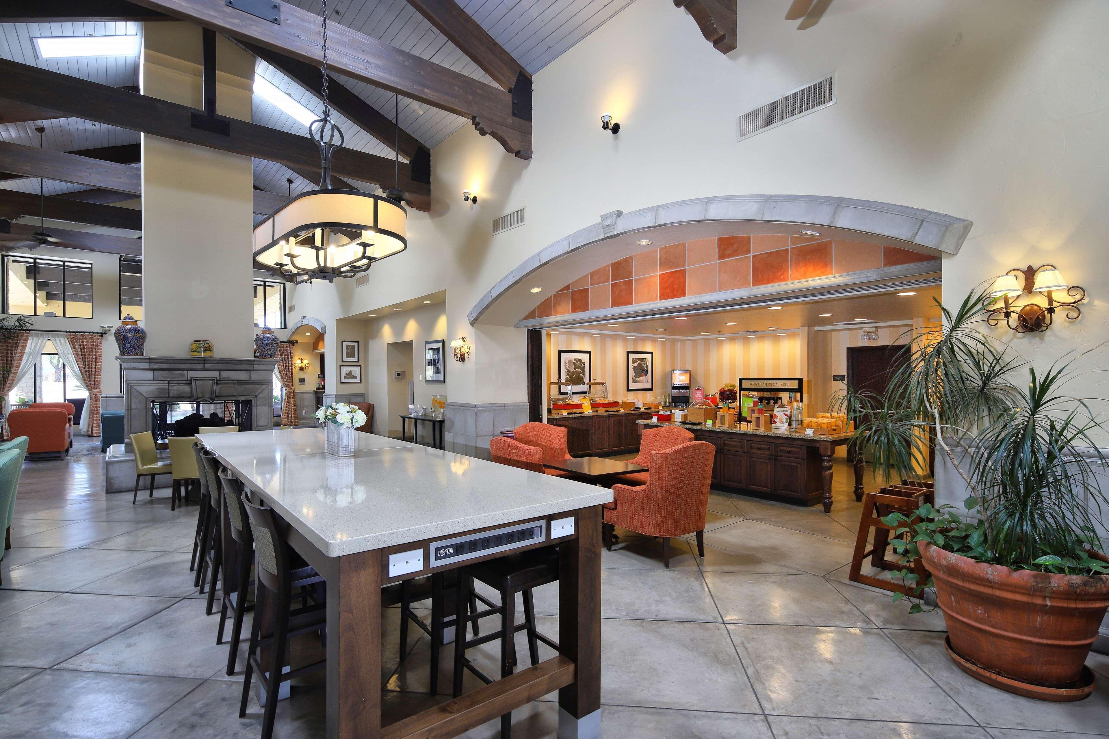 Hotel Hampton & Mall 3*