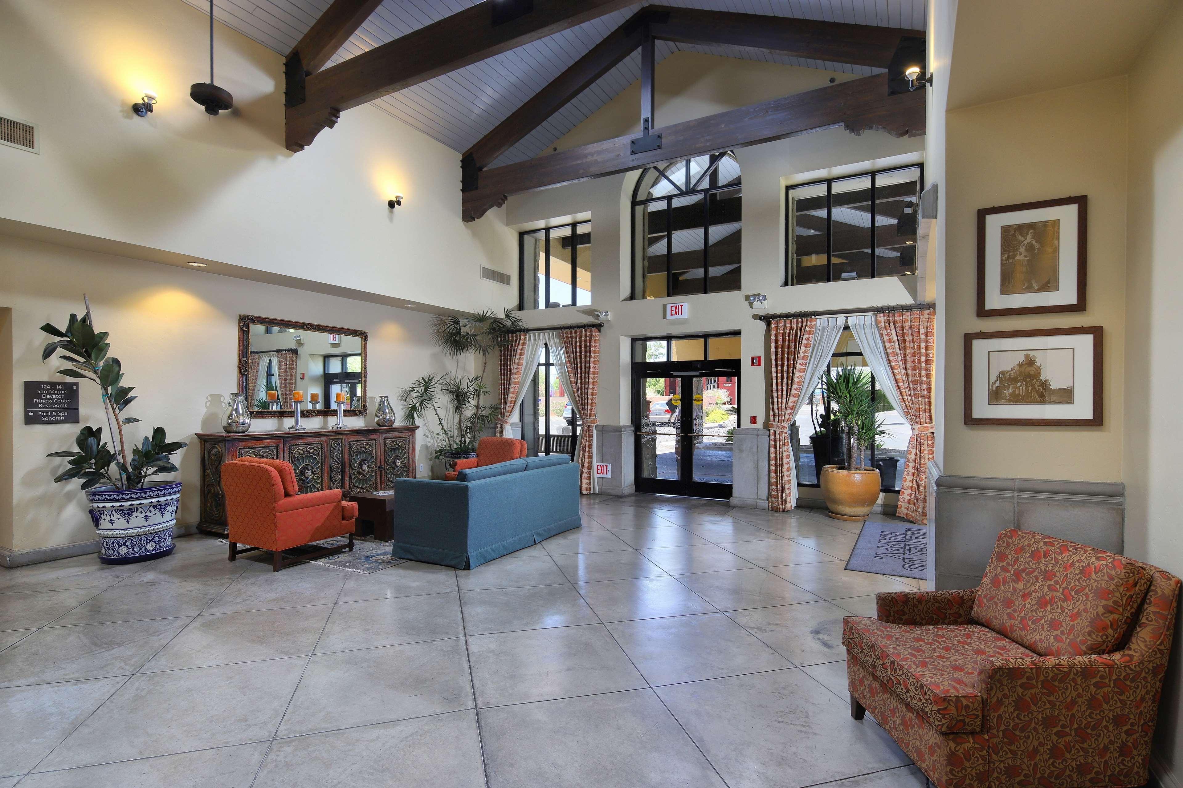 Hampton & Mall Hotel