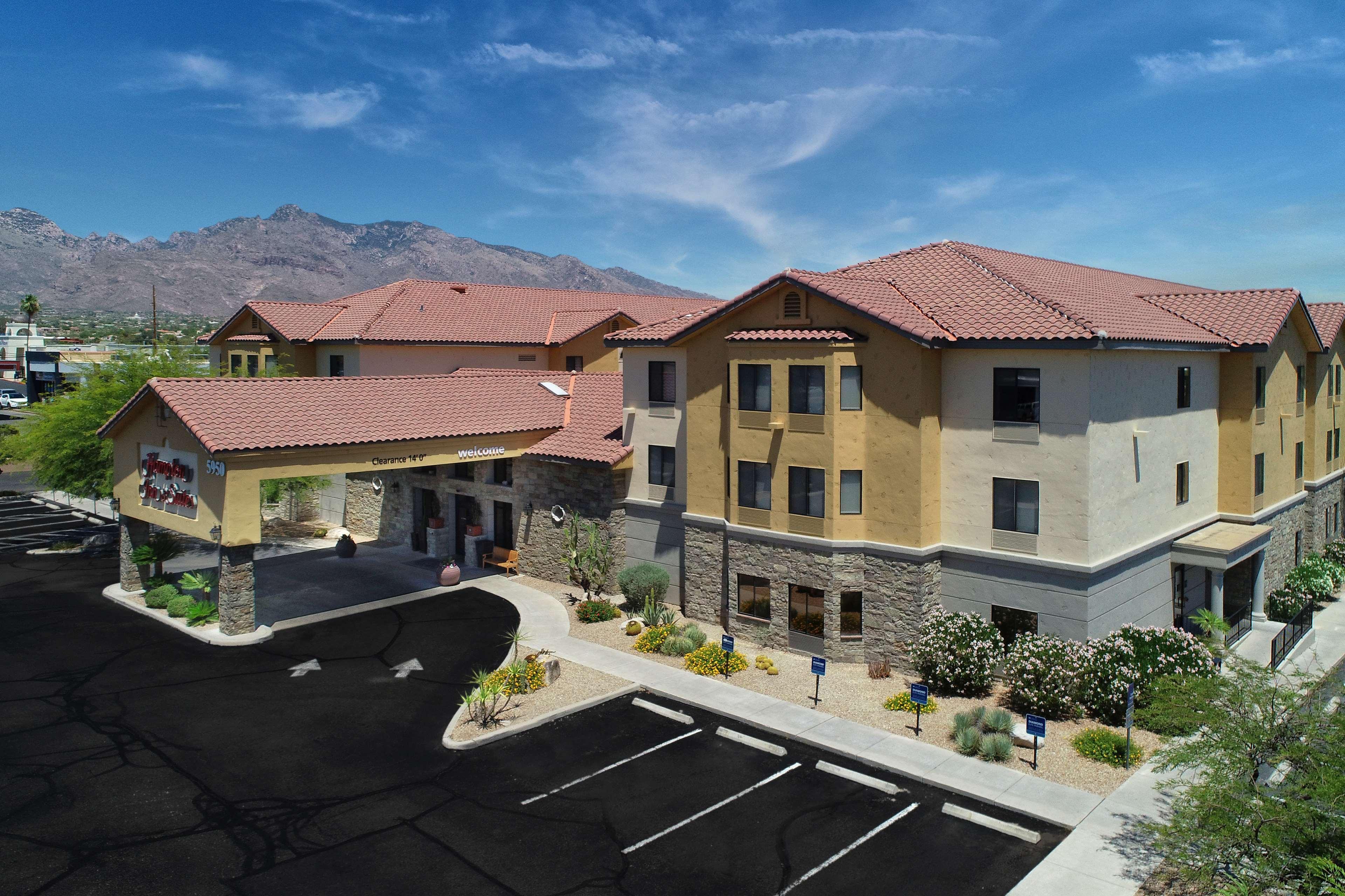Hotel Hampton & Mall 3*