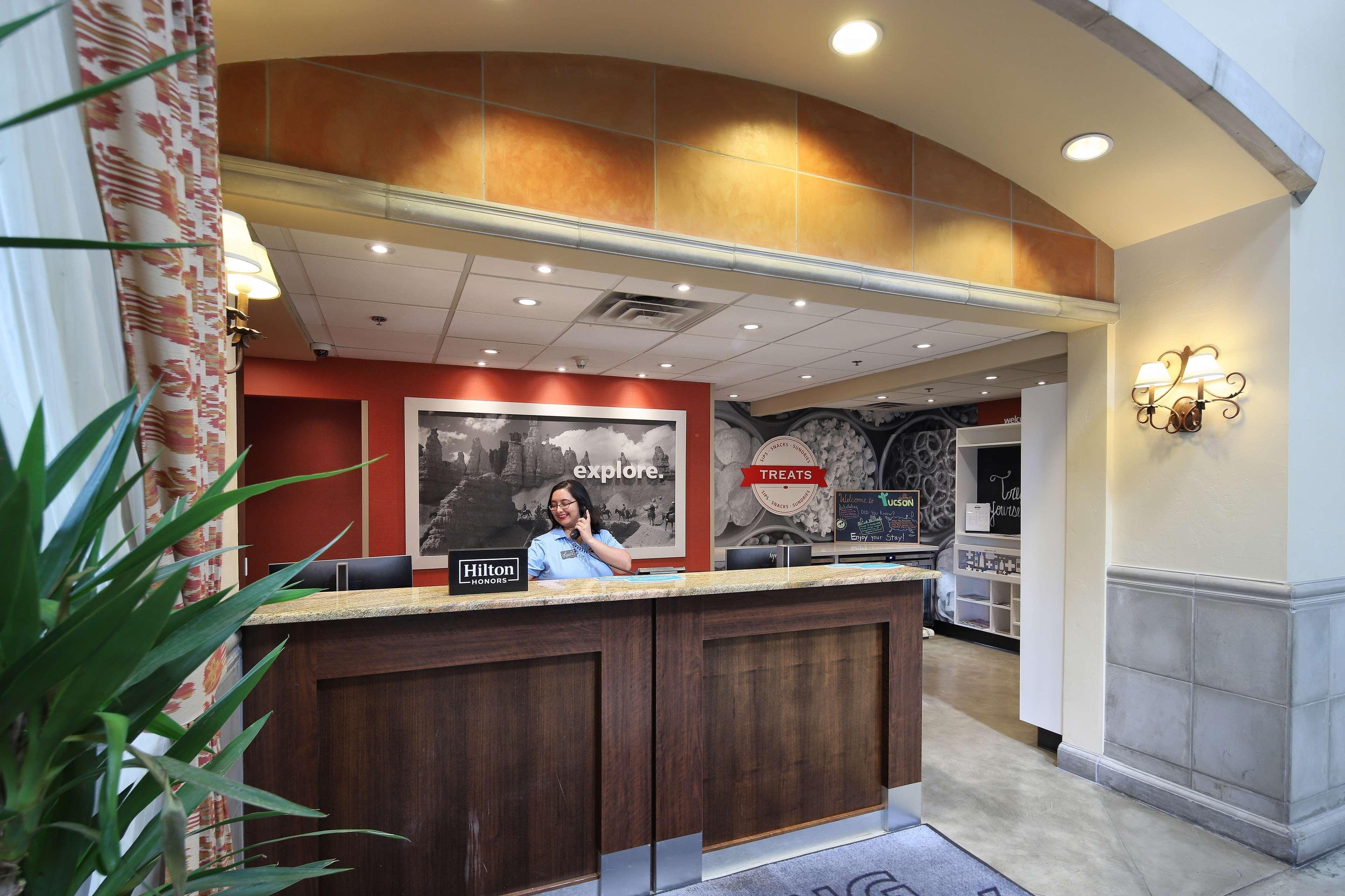 Hotel Hampton & Mall Tucson