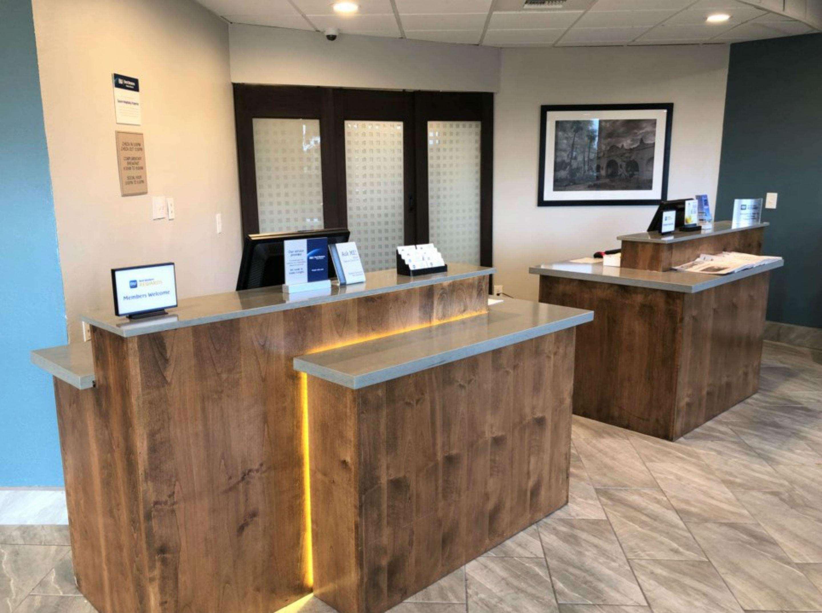 Western Innsuites Foothills & Hotel 3*
