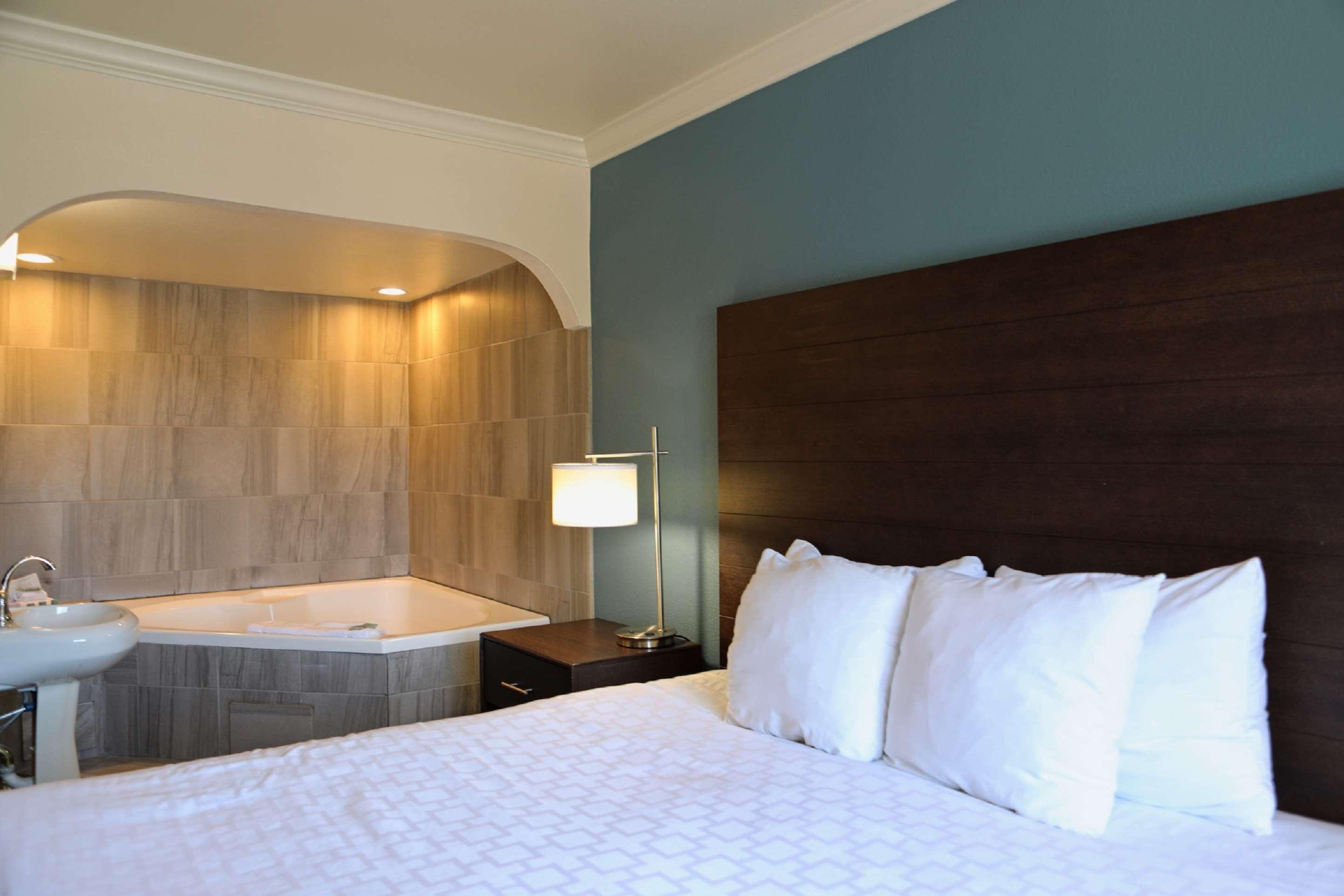 Hotel Western Innsuites Foothills & 3*