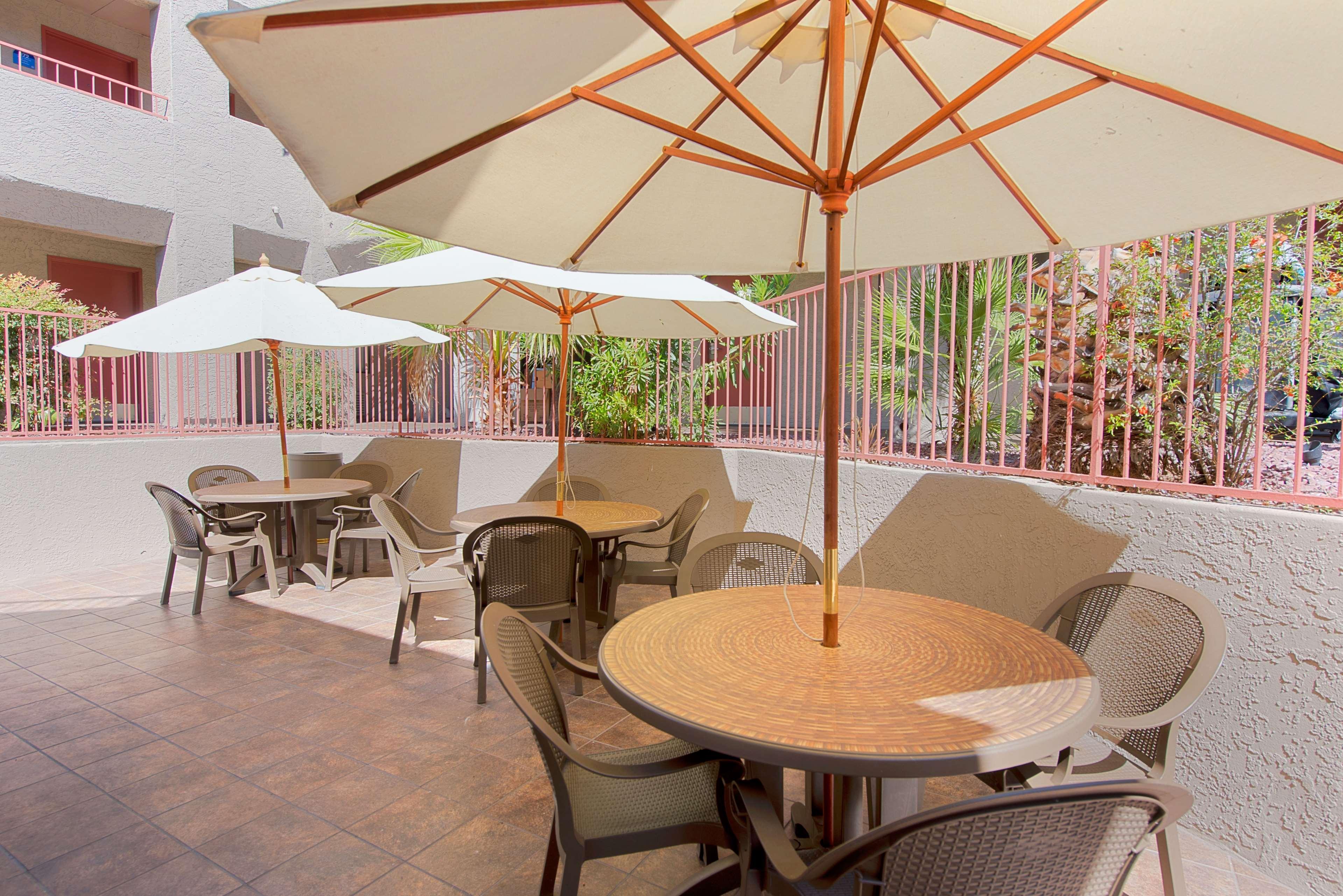Hotel Western Innsuites Foothills &