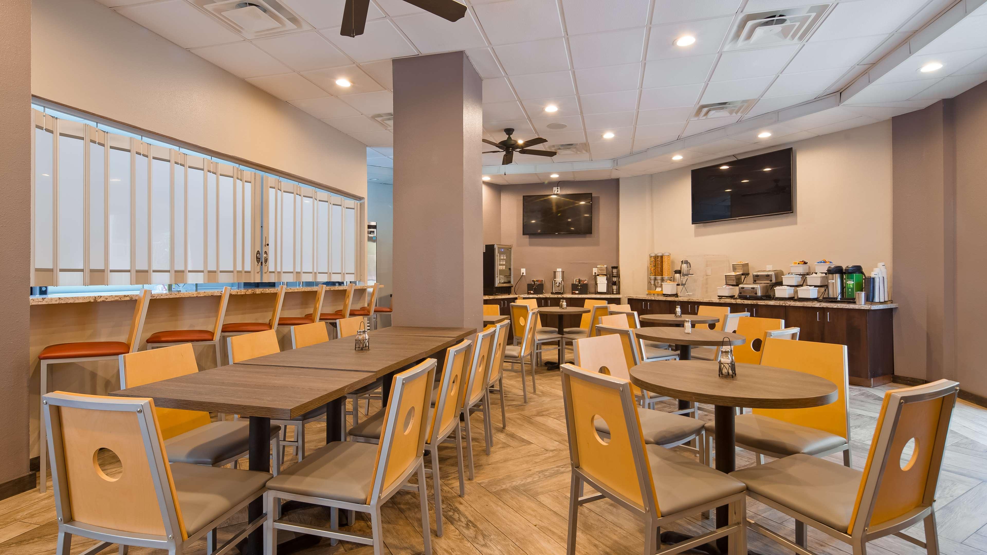 Western Innsuites Foothills & Hotel 3*