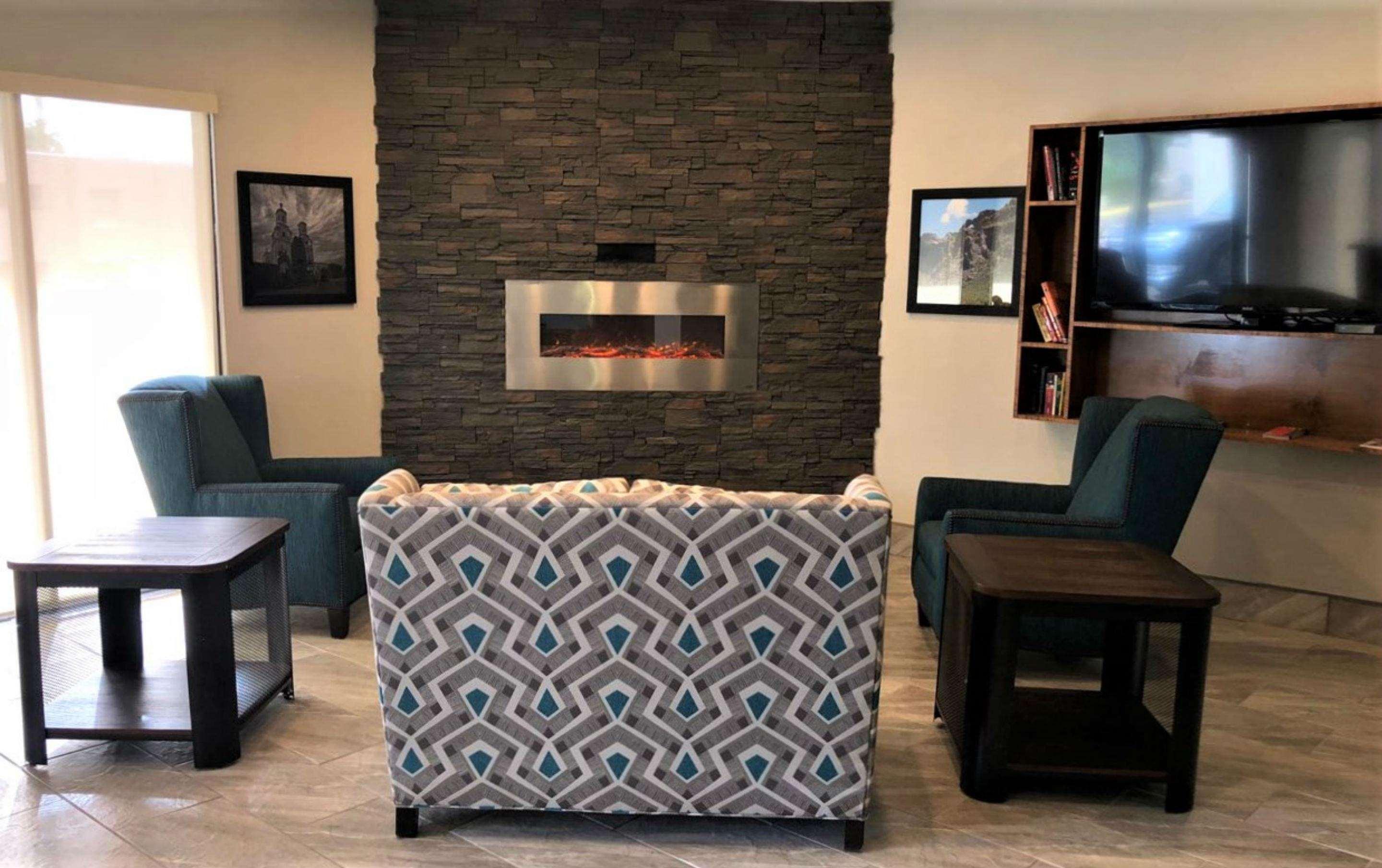 Western Innsuites Foothills &