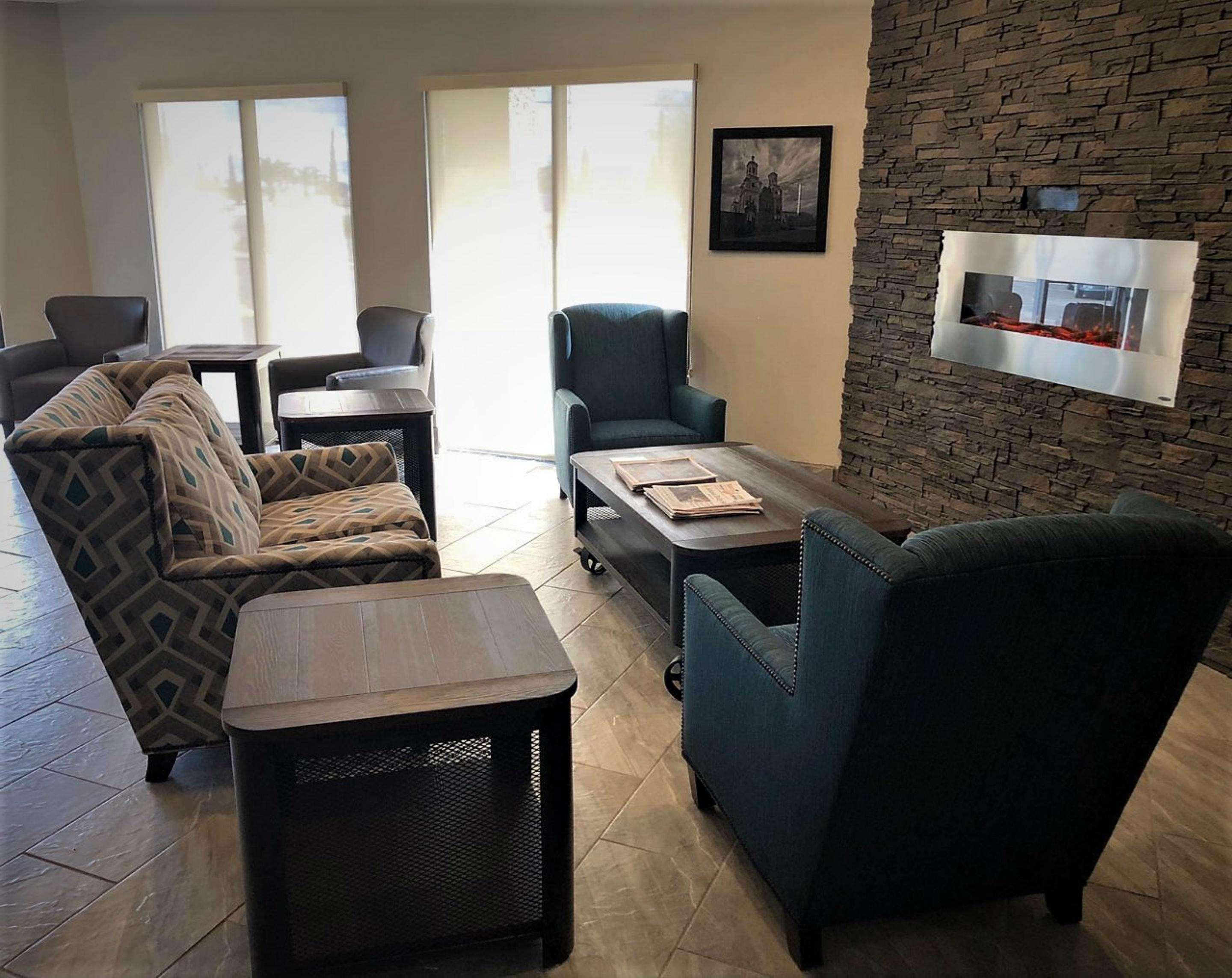 Western Innsuites Foothills & Hotel