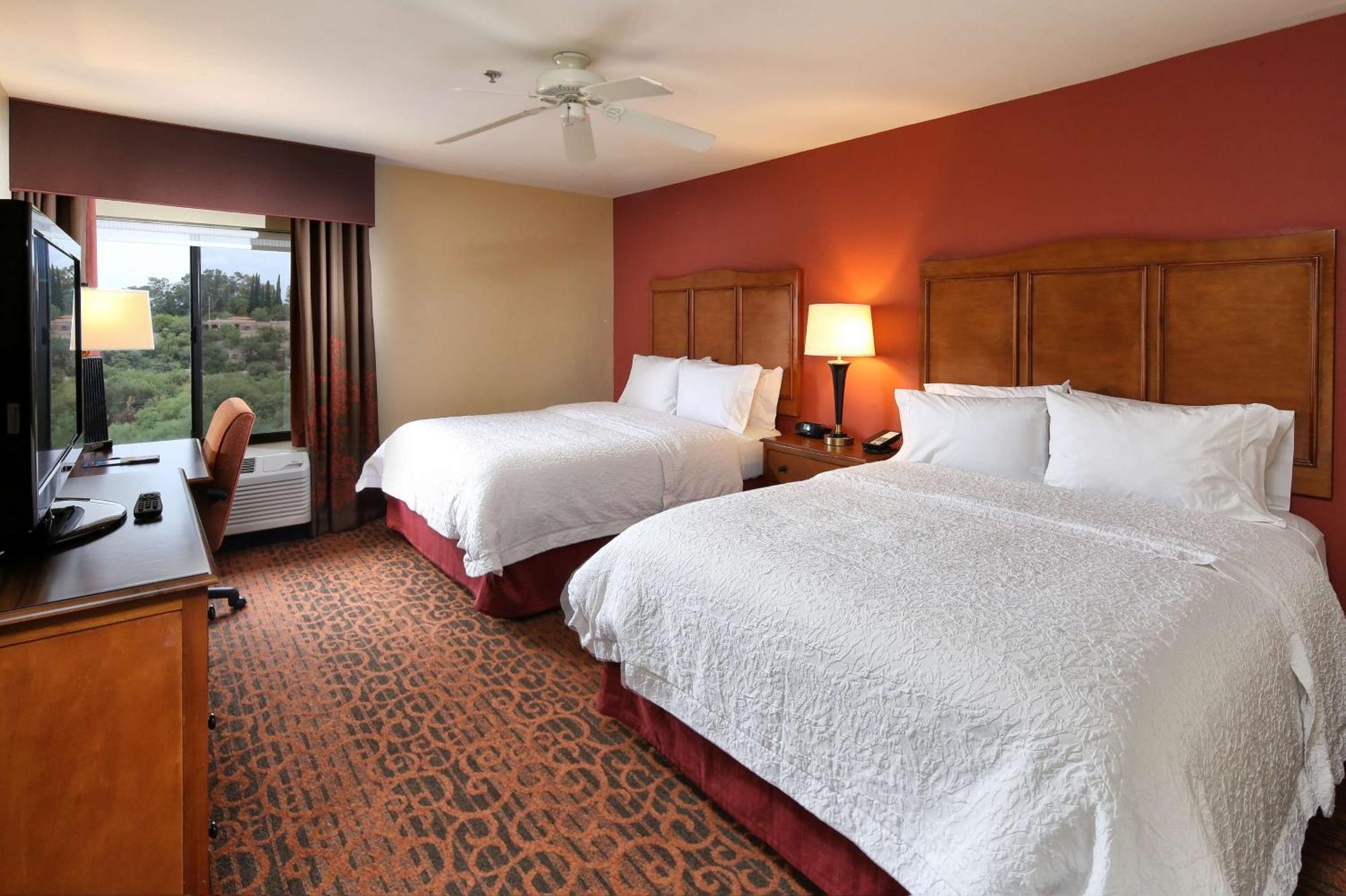 Hampton & Mall Hotel 3*