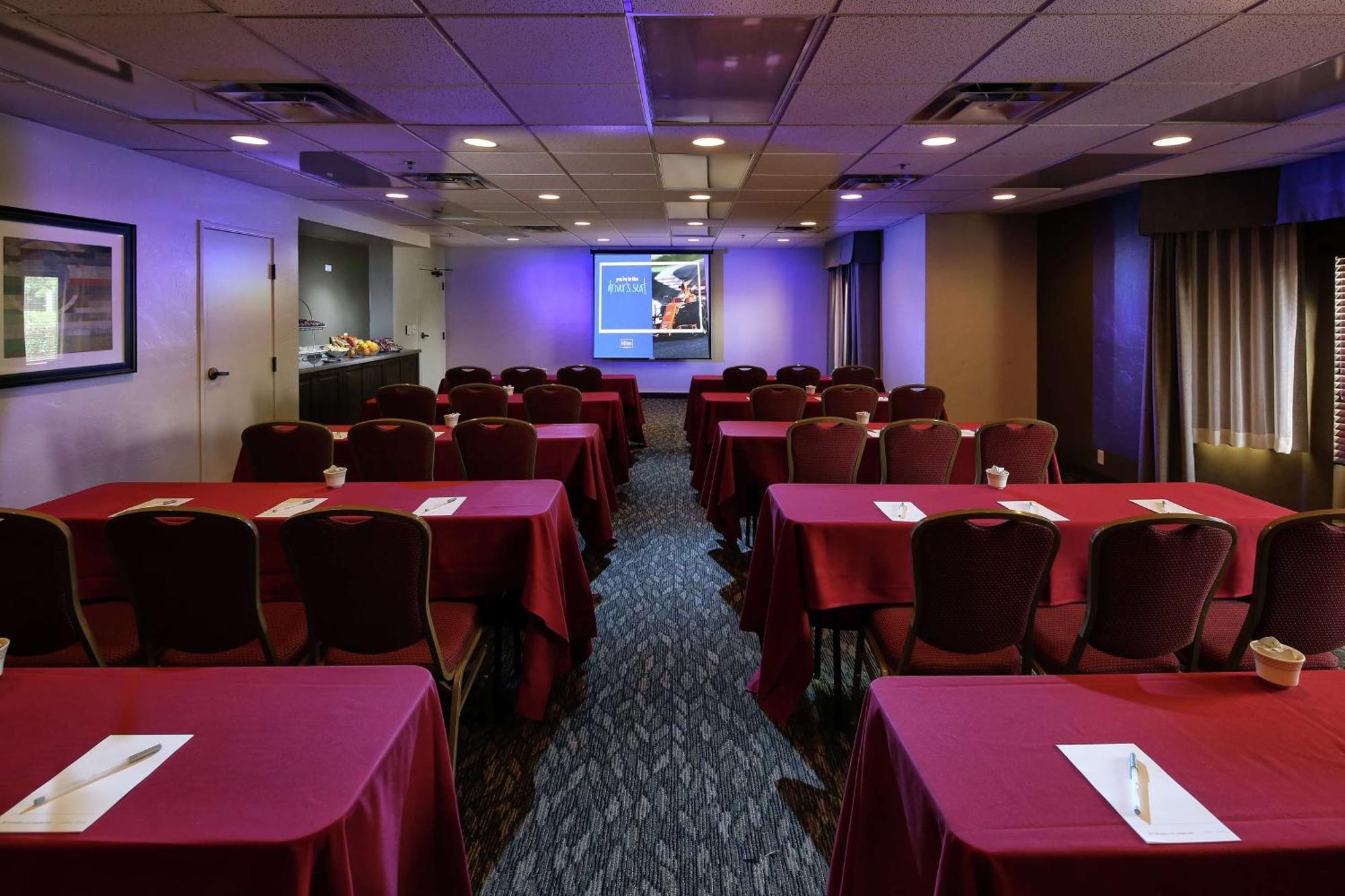 Hotel Hampton & Mall 3*