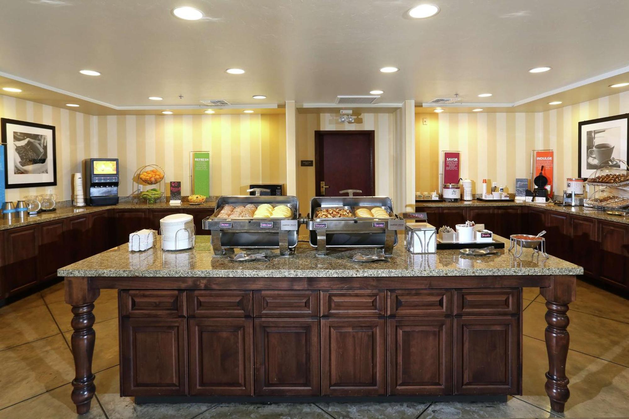 Hampton & Mall Hotel