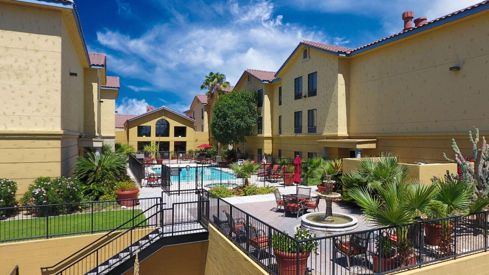 Hotel Hampton & Mall Tucson