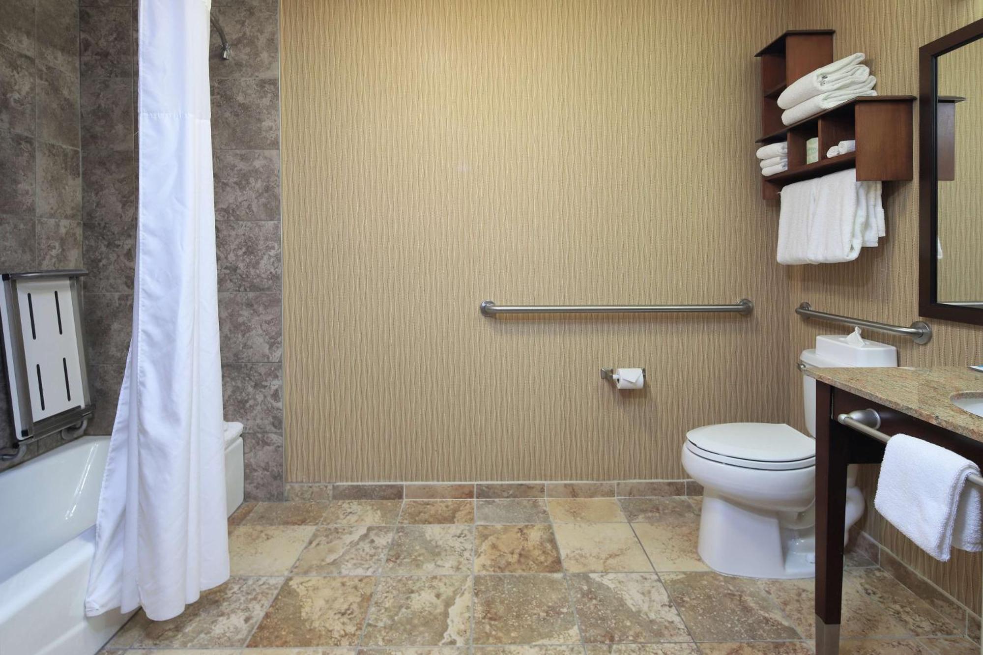 Hampton & Mall Hotel 3*
