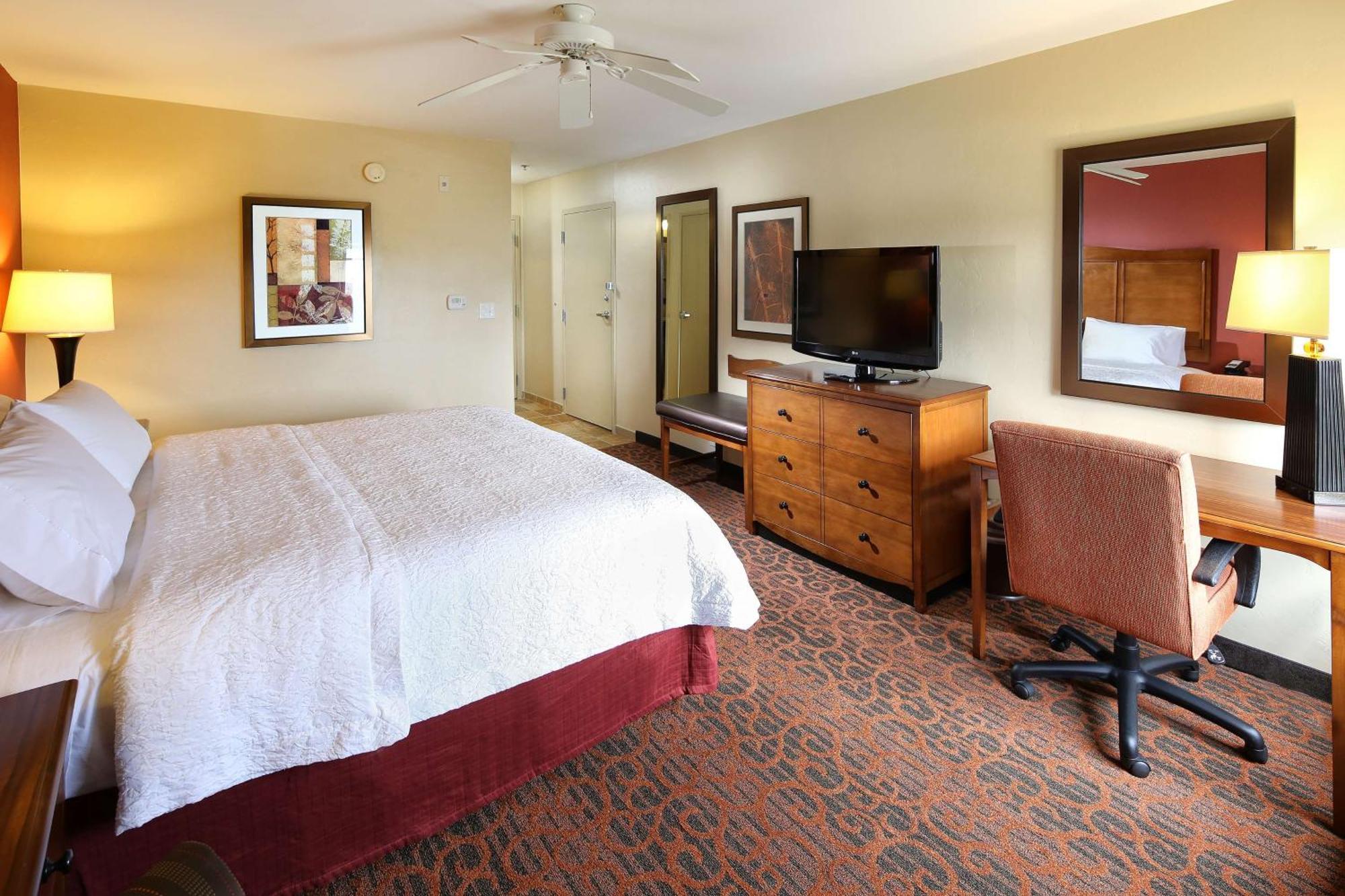 Hotel Hampton & Mall Tucson