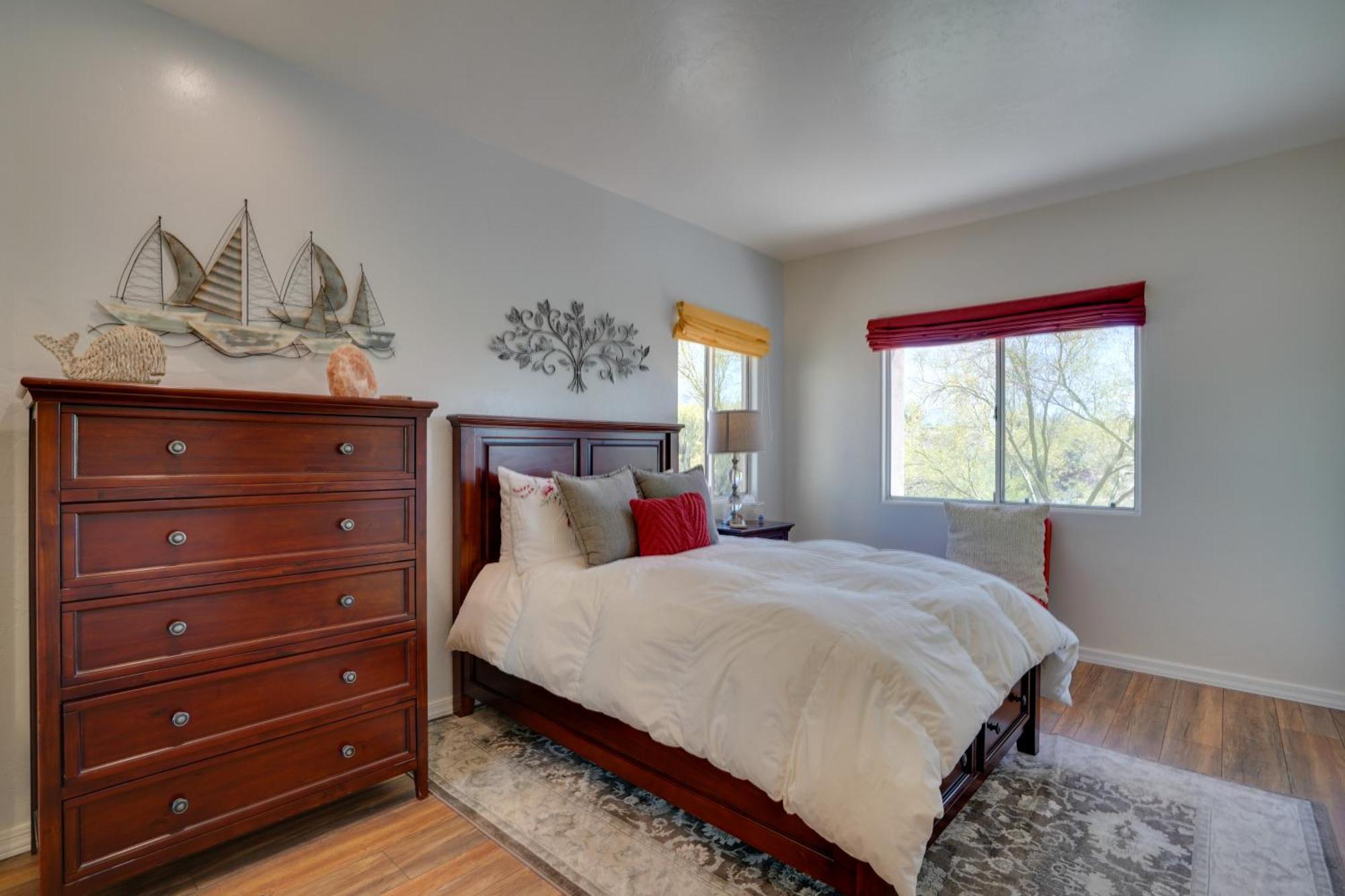 Holiday home Updated With Panoramic Mtn Views And Pool!