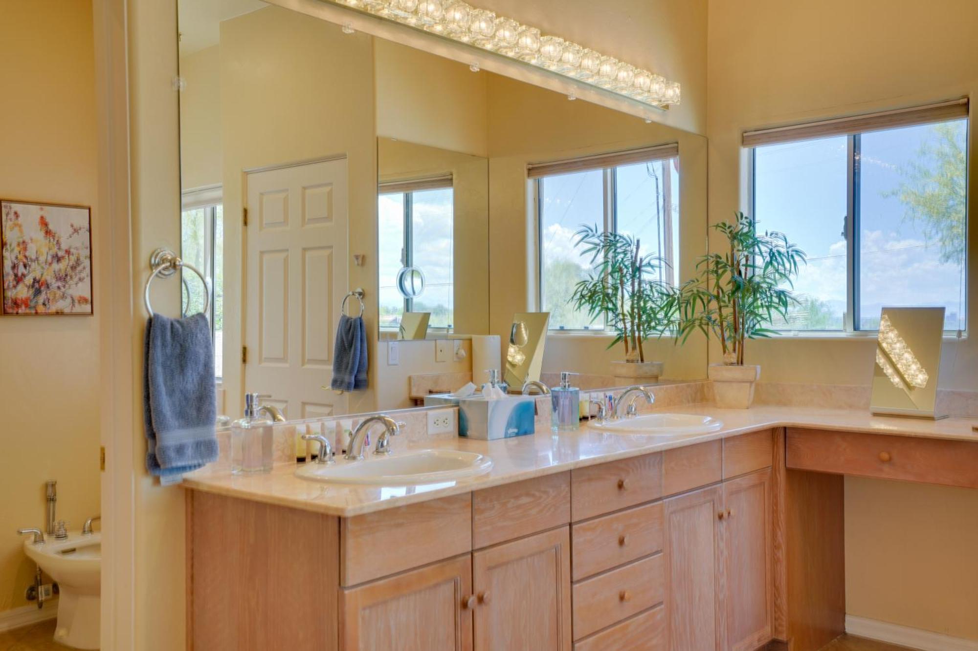 Updated With Panoramic Mtn Views And Pool! Holiday home *
