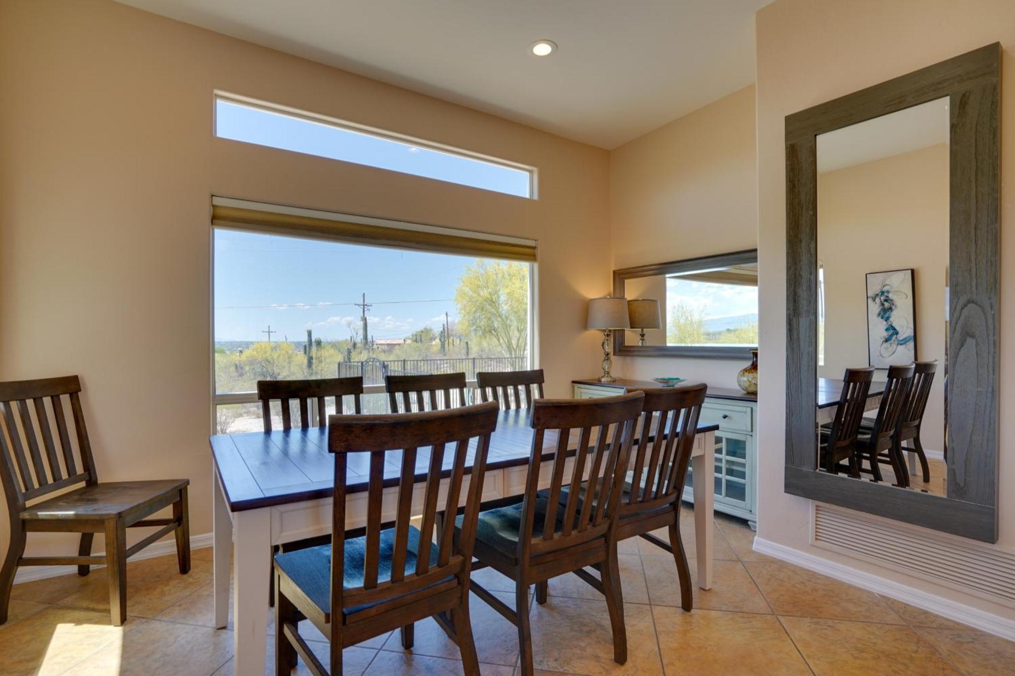 Holiday home Updated With Panoramic Mtn Views And Pool! Tucson