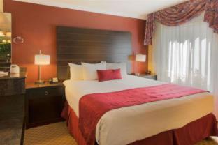 Western Innsuites Foothills & Hotel