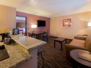 Hotel Western Innsuites Foothills & 3*