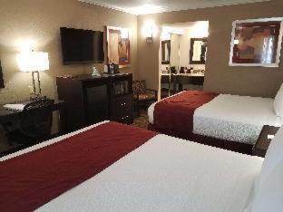 Western Innsuites Foothills & 3*