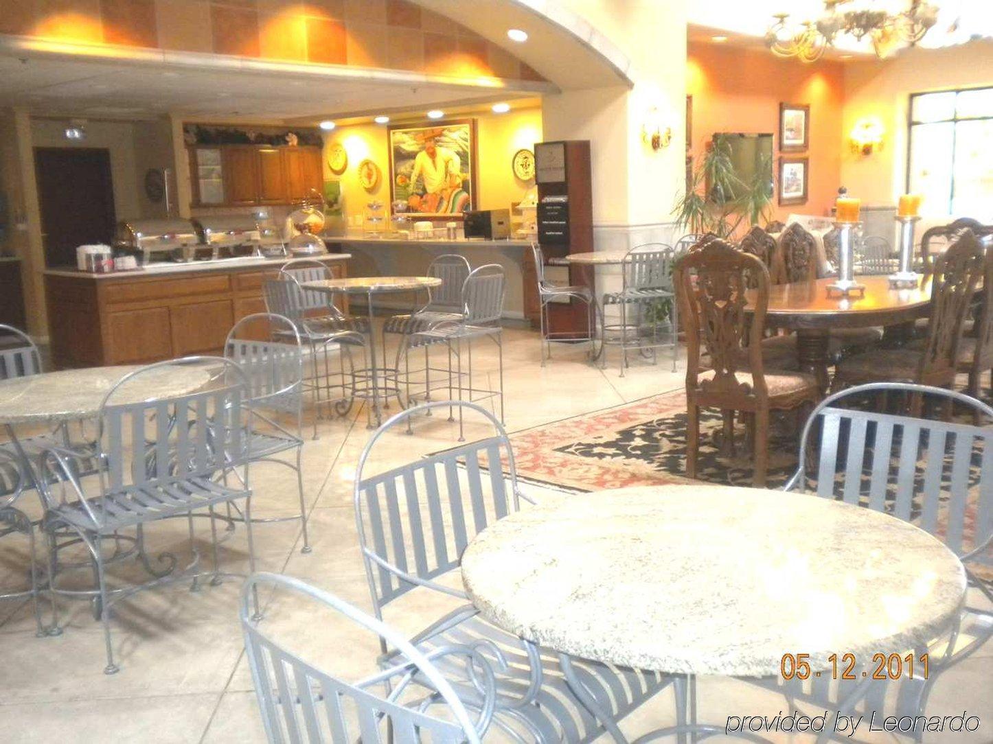 Hampton & Mall 3*