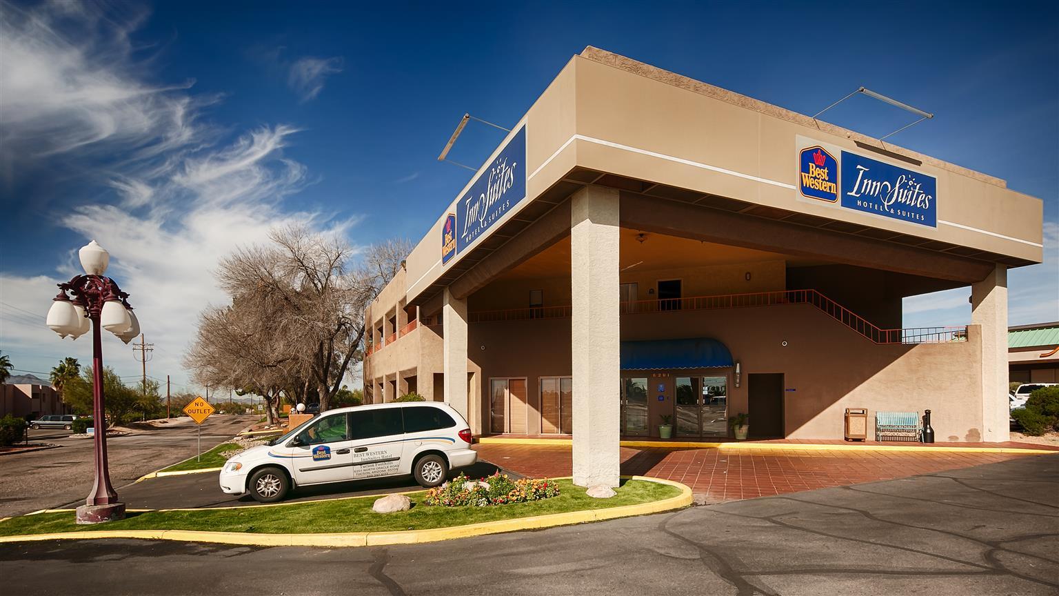 Hotel Western Innsuites Foothills &