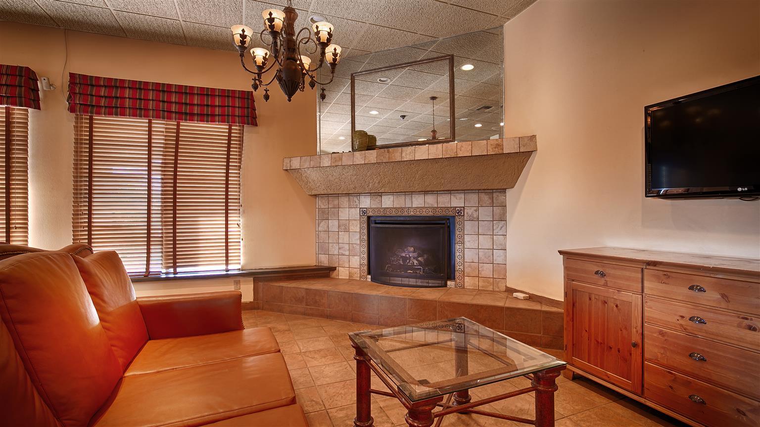 Western Innsuites Foothills & Hotel