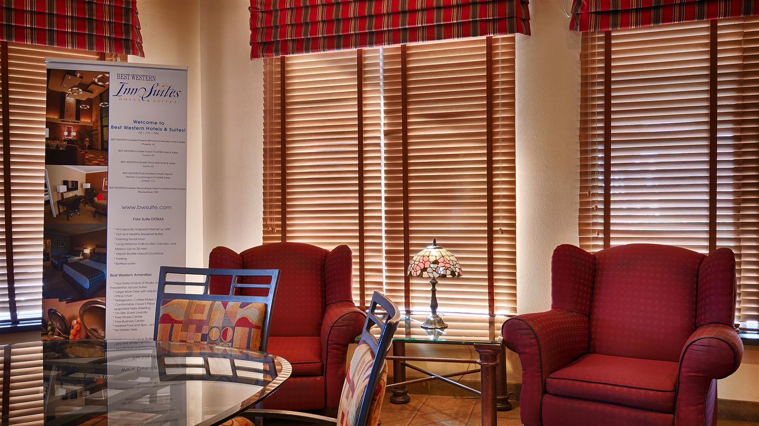 Hotel Western Innsuites Foothills & 3*