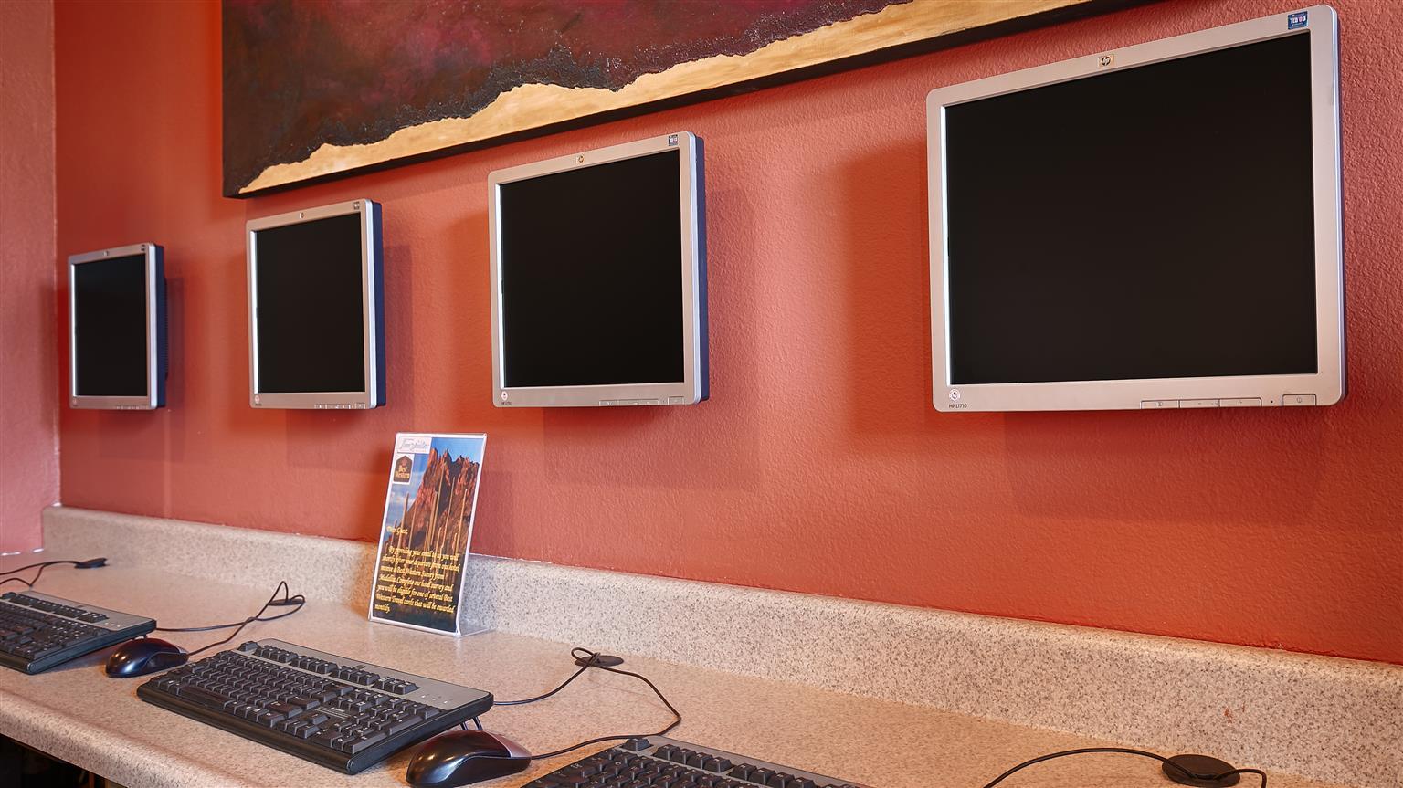Western Innsuites Foothills & 3*