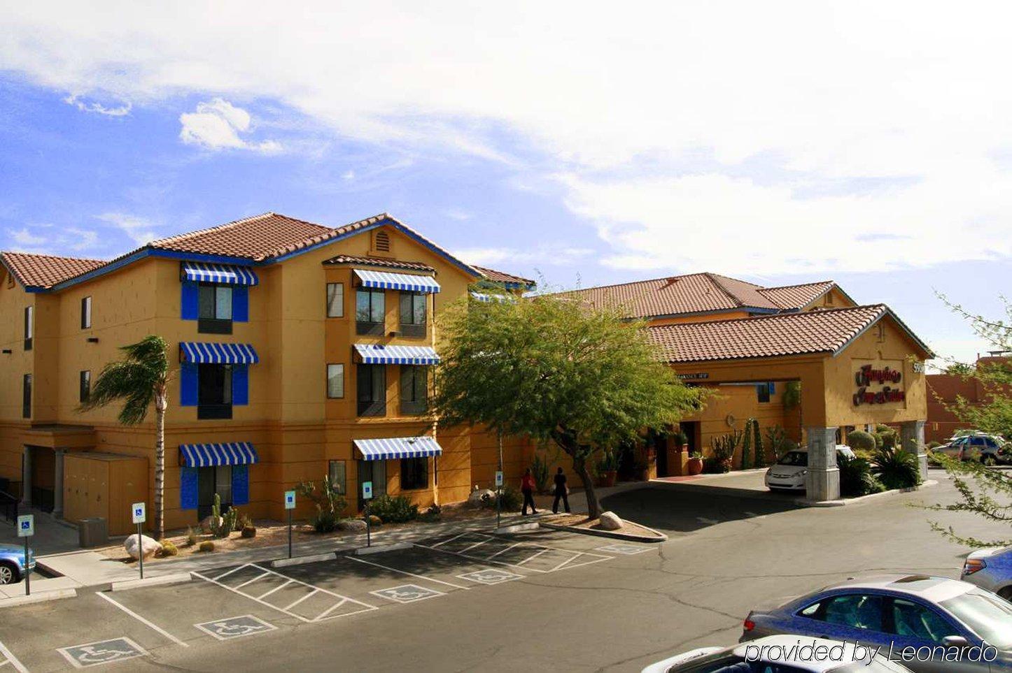 Hotel Hampton & Mall 3*