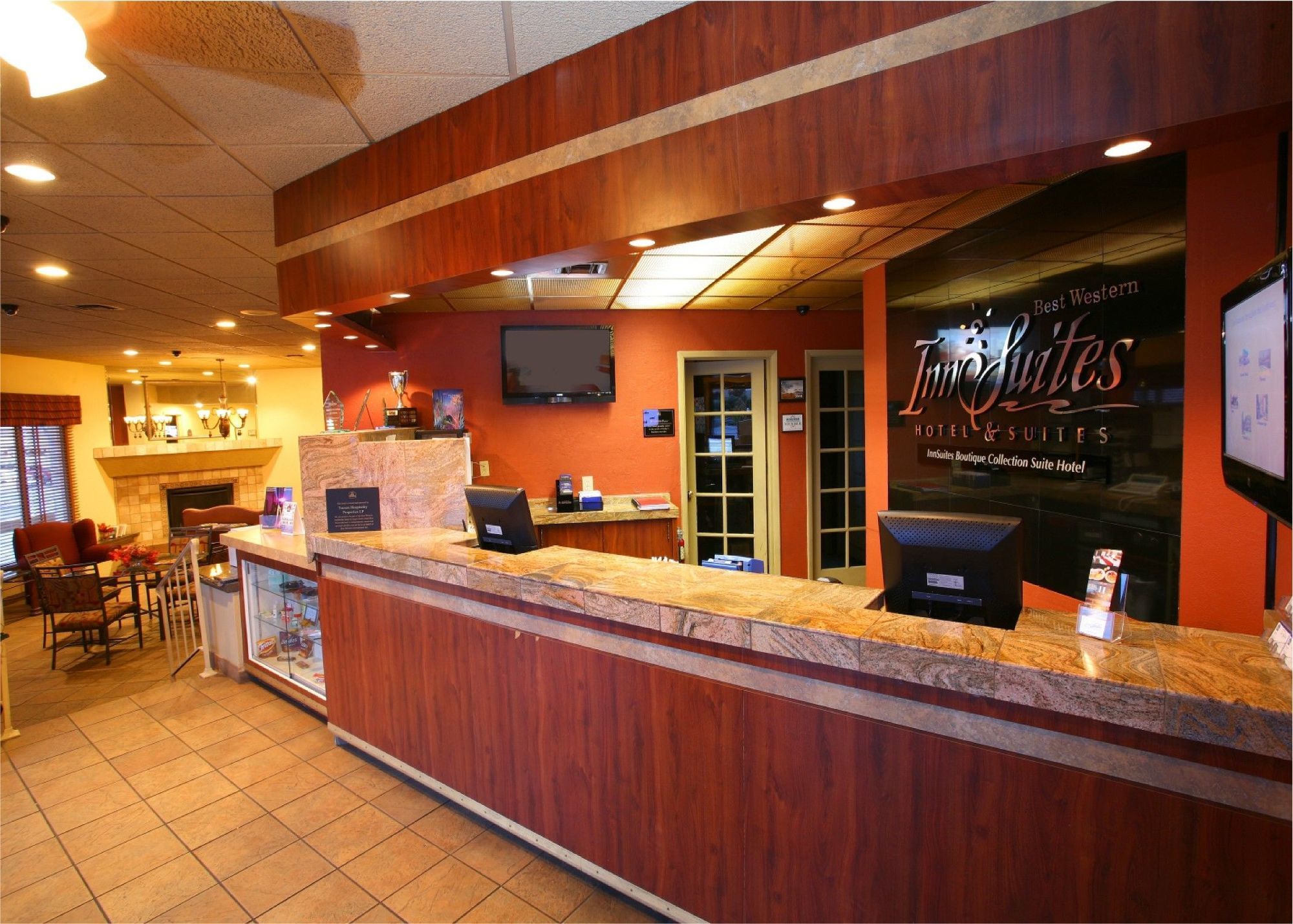 Hotel Western Innsuites Foothills &