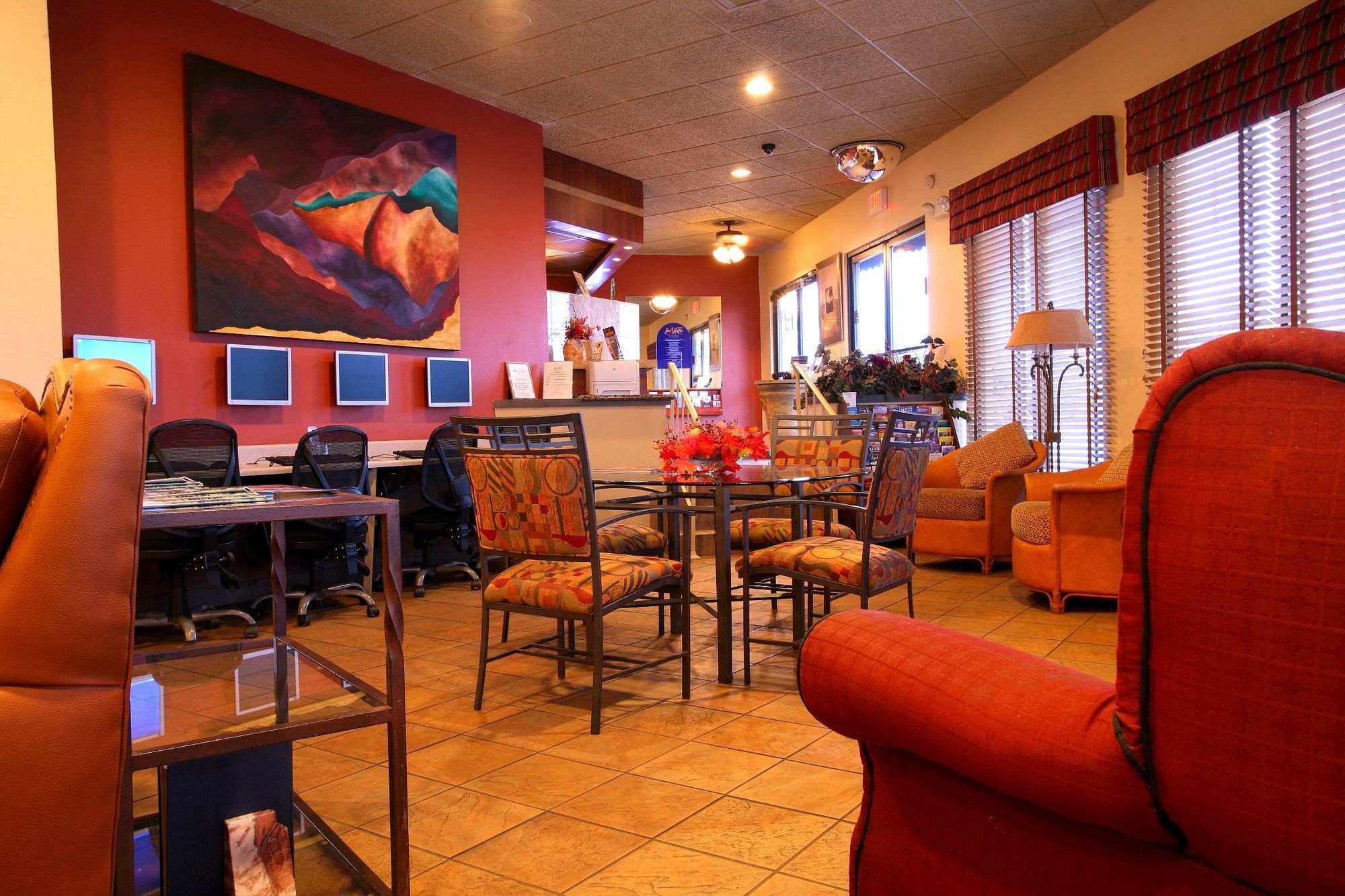 Hotel Western Innsuites Foothills &