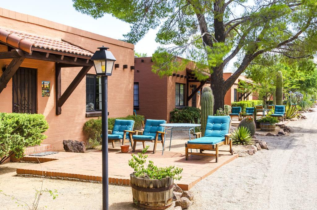 Bed & Breakfast White Stallion Ranch 4*